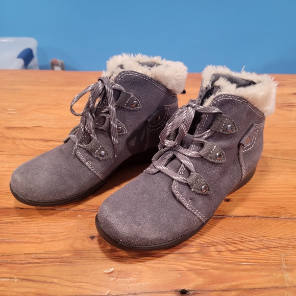 Earth Origins Cooper Ankle Boot Size 7W Grey Suede Leather - Picture 1 of 10